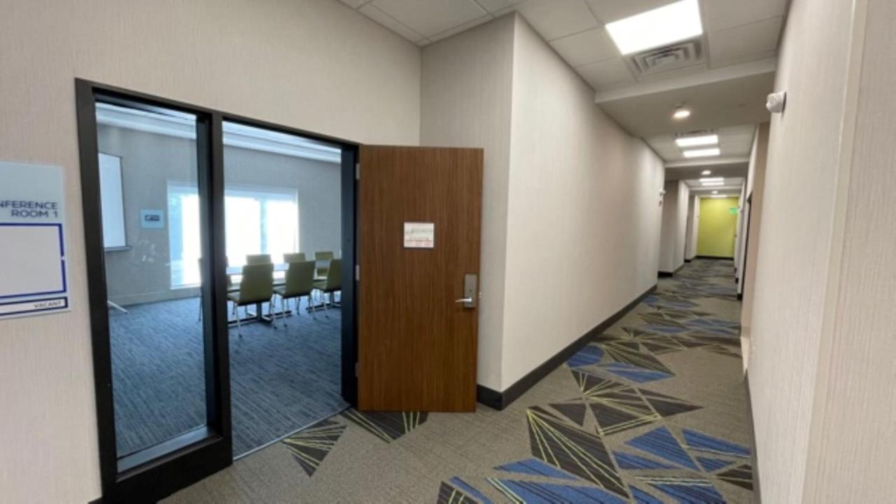 Holiday Inn Express - Fall River North Экстерьер фото