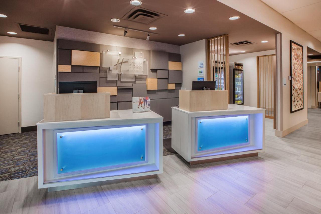 Holiday Inn Express - Fall River North Экстерьер фото