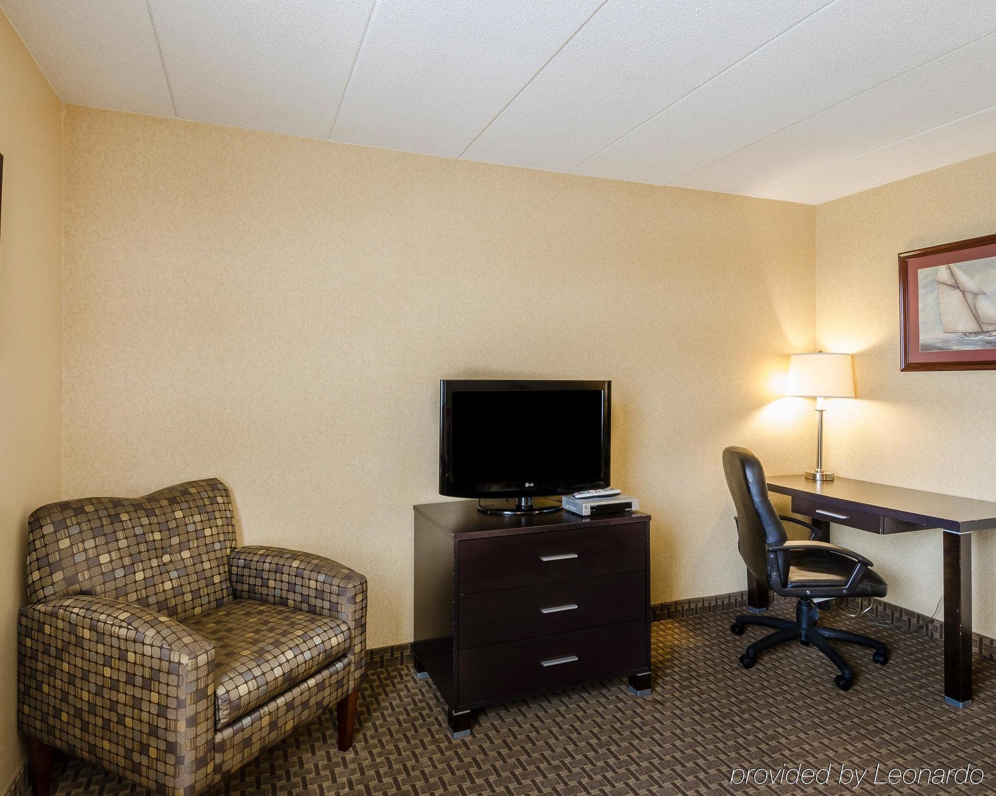 Holiday Inn Express - Fall River North Экстерьер фото