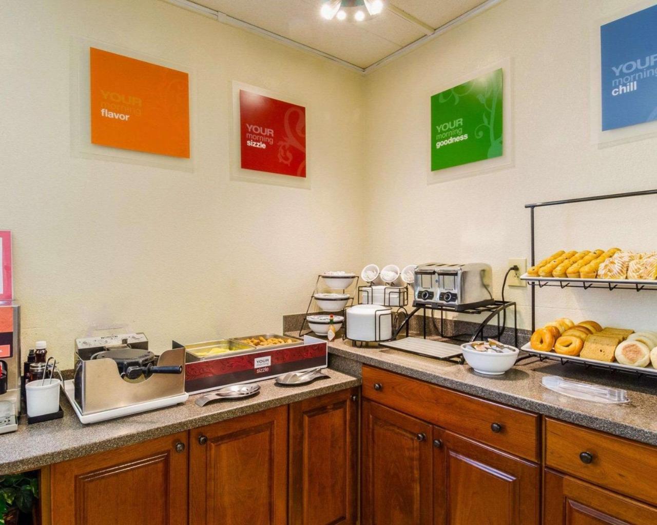 Holiday Inn Express - Fall River North Экстерьер фото
