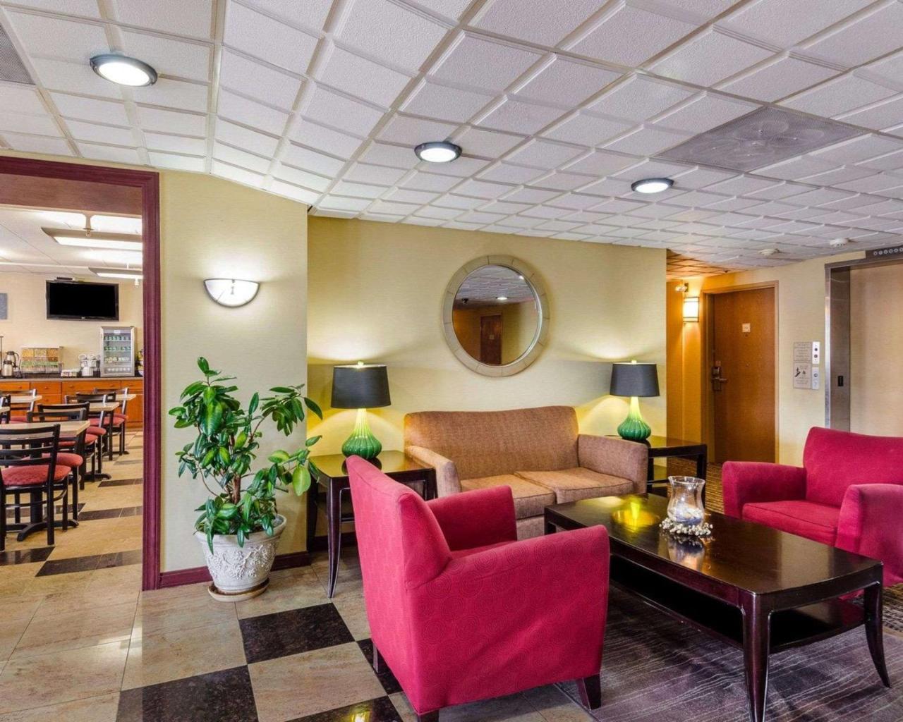 Holiday Inn Express - Fall River North Экстерьер фото
