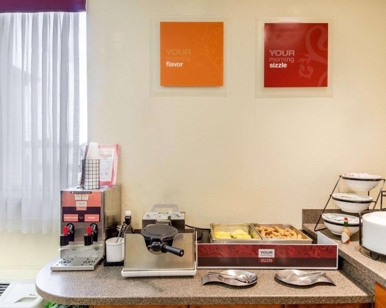 Holiday Inn Express - Fall River North Экстерьер фото